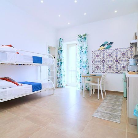 Airport Guest Houses เนเปิลส์ ภายนอก รูปภาพ